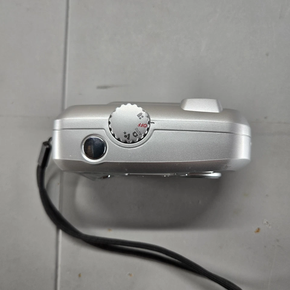 Kodak EasyShare CX7300 3.2MP Silver Digital Camera w/ SD Card & Bag WORKS - Image 3 of 4