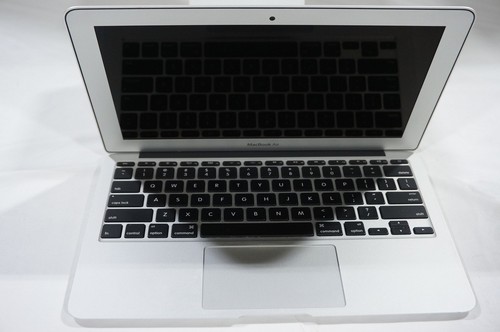 Apple Macbook Air 2014 (A1465) Intel Core i5, 1.7GHz, 128GB SSD + 4GB RAM, 11in - Afbeelding 2 van 4
