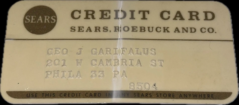 LOTE DE 2 TARJETAS DE CRÉDITO DE PLÁSTICO VINTAGE SEARS ROEBUCK & CO AÑOS 60 RARAS Foto 3 de 4