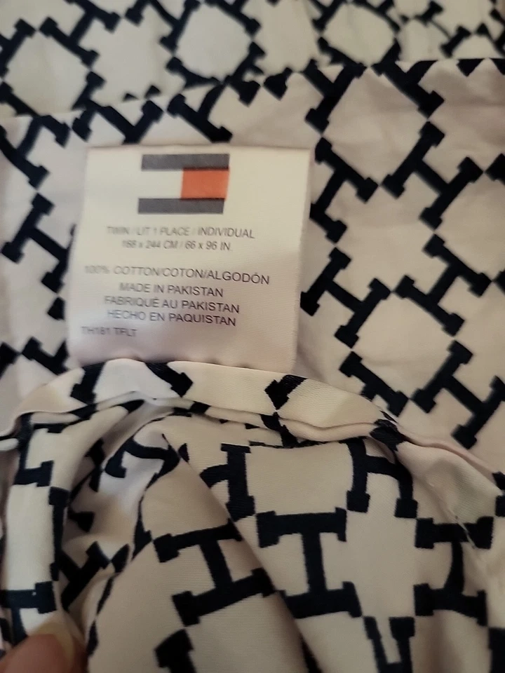 Juego de sábanas Tommy Hilfiger tamaño doble luz Pi K con iniciales de logotipo y rayas rojas Foto 4 de 4