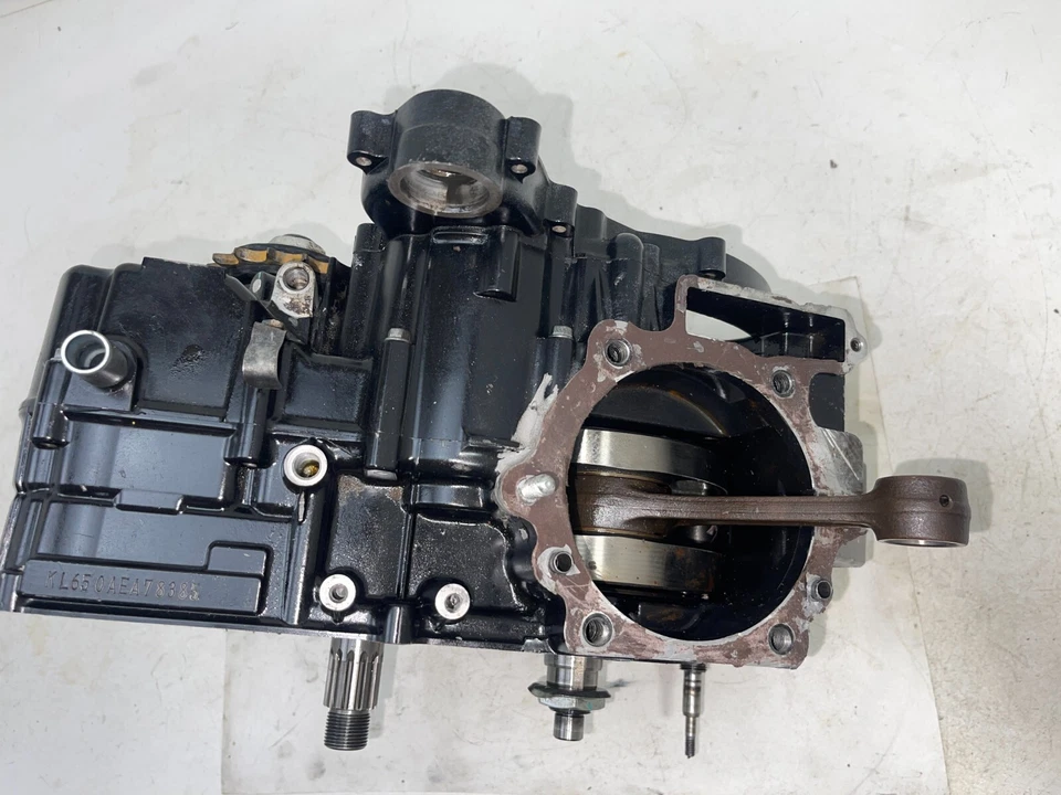 2012 11-18 Kawasaki KLR650 Crankcase Crankshaft Transmission - Image 2 of 4