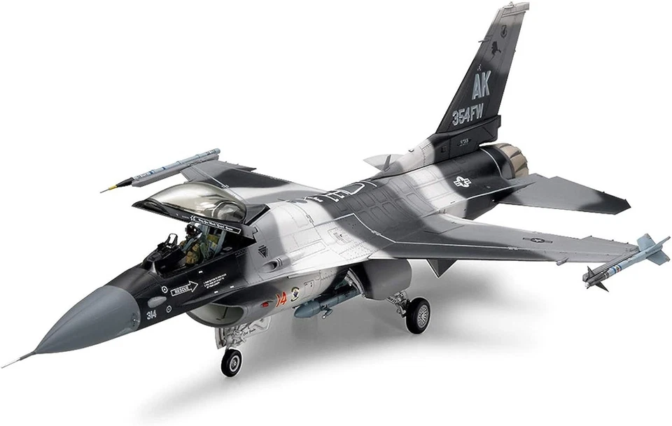TAMIYA 1/48 Masterpiece Series n.106 F-16C/N AGGRESSOR/ADVERSARY 61106 JAPAN81 - Immagine 2 di 4