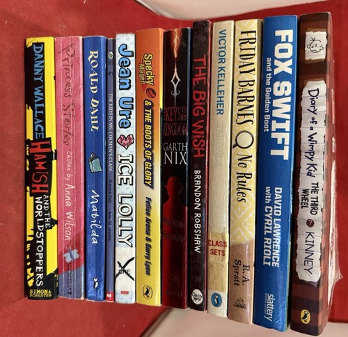 Mixed Lot Mixed Authors Children’s Teenage Books Bulk Lot x 12 (Lot 1078) - 第 1/7 張圖片