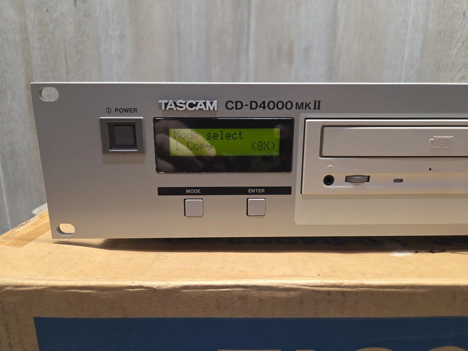 Tascam CD-D4000 MK II CD duplicador de disco compacto unidade de rack profissional (liga - Imagem 2 de 4