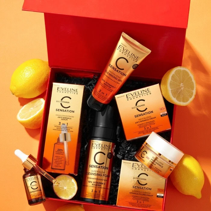 Espuma limpiadora facial iluminadora con vitamina C Eveline Cosmetics C-Sensation Foto 3 de 3