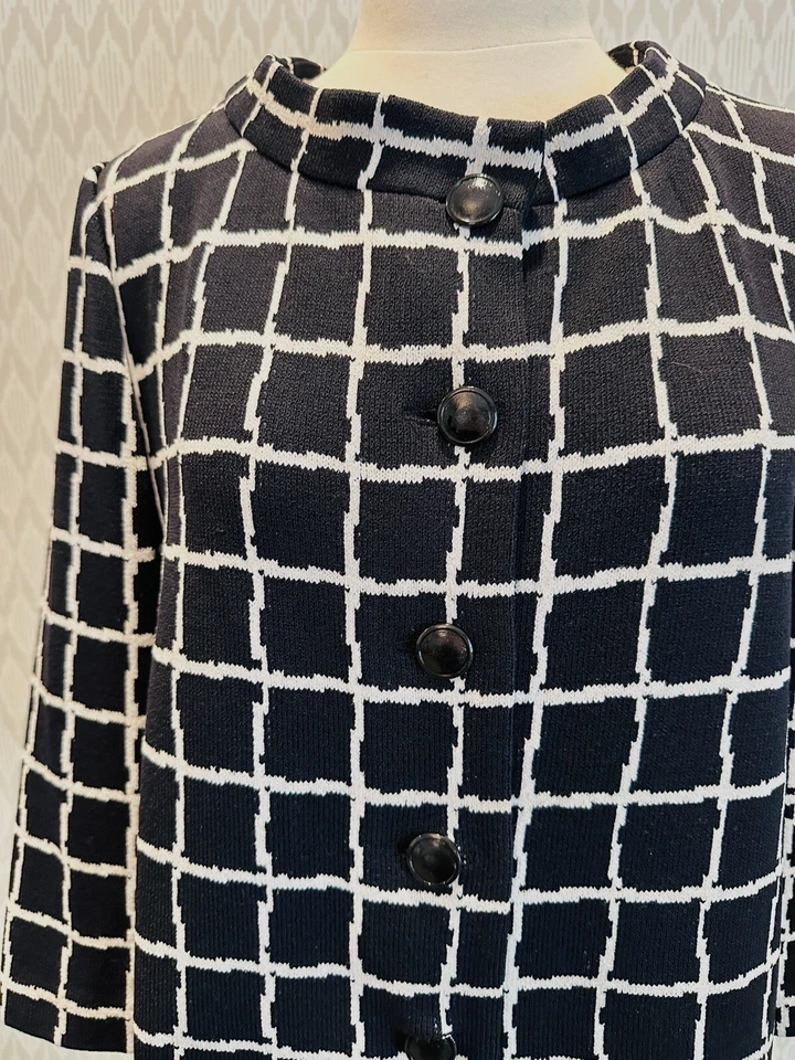 St. John Collection Black & White Plaid Window Pattern Button Jacket Size 8 - Image 3 of 4