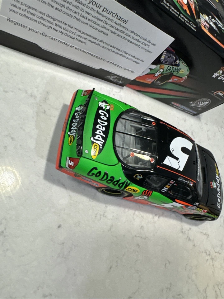 NASCAR Action 1/24 - Dale Earnhardt Jr. #5 Chevrolet Go Daddy 2009 Impala SS Foto 3 de 4