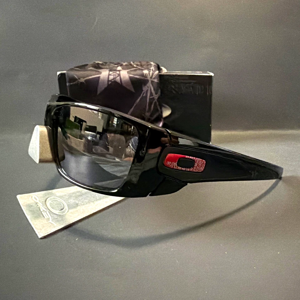 Oakley Fuel Cell SI POW/MIA Never Forget Tribute Edition OO9096-75 - Imagen 1 de 4