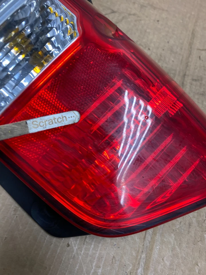 Luz trasera izquierda Nissan Pathfinder 2005 a 2012 lado izquierdo OEM V1247 DW Foto 4 de 4