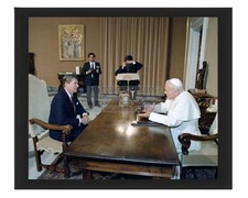RONALD REAGAN MEETING POPE JOHN PAUL II VATICAN 1982 8X10 FRAMED PHOTO