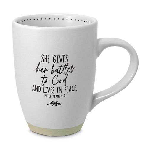 Taza de café de cerámica blanca de 17 oz Gives Her Battles To God - Imagen 2 de 2