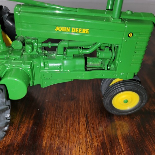 Ertl 1/16 Scale John Deere 1947 Model G Tractor Diecast - Picture 5 of 10