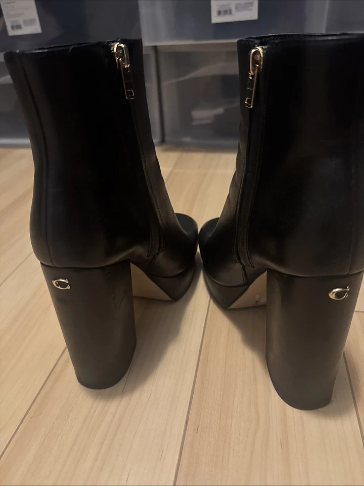 Botas de plataforma de cuero suave mantecoso COACH con tacones gruesos negras talla 7 Foto 3 de 4