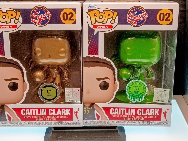 *LOT OF 2 * 1/1 LIMITED EDITION #02 CAITLIN CLARK GOLD & GREEN PANDA FUNKO POP
