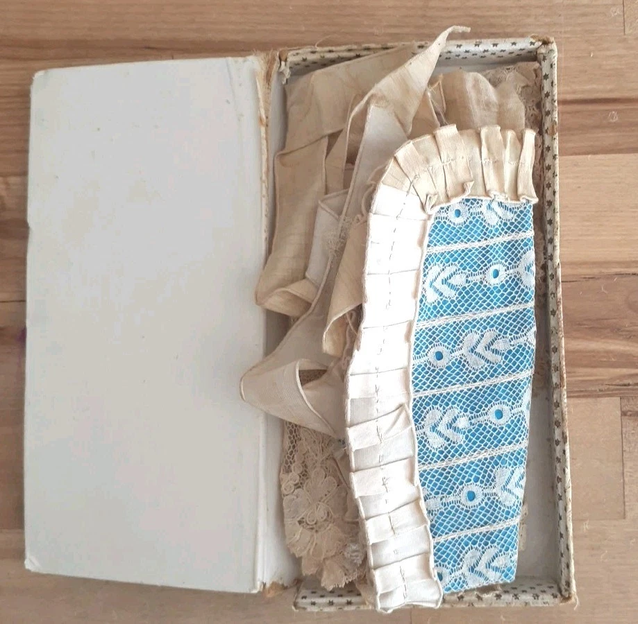 Antiguo pañuelo victoriano gorro caja de recuerdo con segundo gorro firmado ANTIGUO Foto 4 de 4