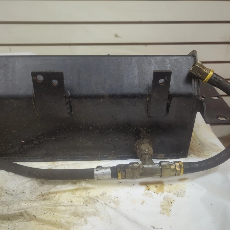 John Deere F620 Hydraulic Fluid Tank - Image 4 of 4