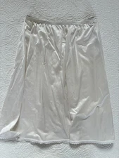 Vintage Vanity Fair Off White Half Slip Size Small 20" Length