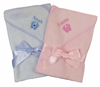 Baby Kapuzenhandtuch mit Babynamen und süßen Füßen 75 x 75 cm tolles Geschenk praktisch