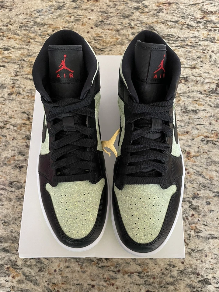 Zapatos Air Jordan 1 Mid SE Negros Apenas Voltios Raros para Mujer Talla 11 W/ 9.5 Hombres Foto 2 de 4