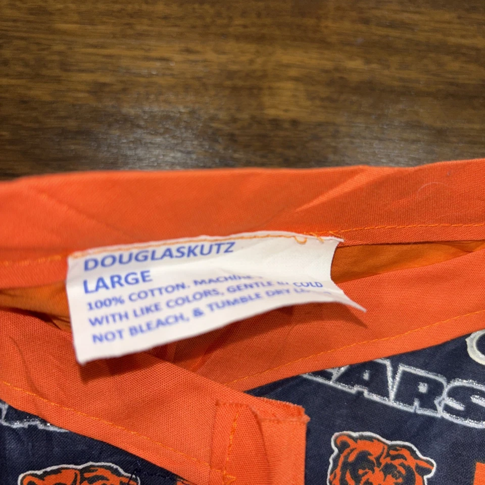 Men NFL Scrub Medical Chef Top Chicago Bears XL Blue Short Sleeve Pocket  - Image 2 of 4