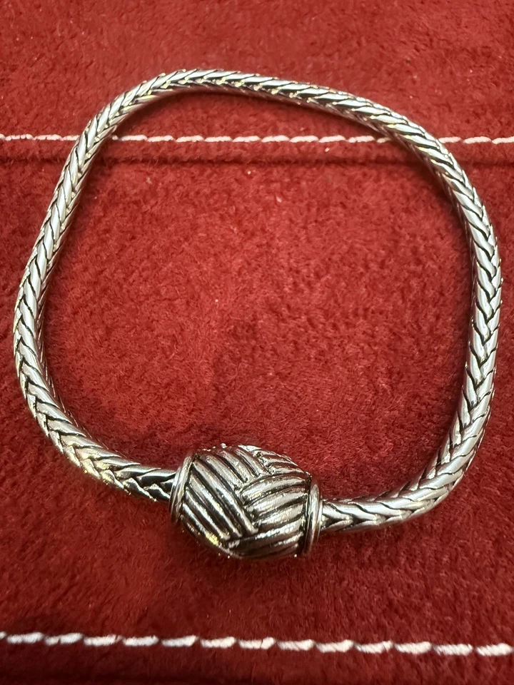 PULSERA reversible con cierre magnético flexible de diamantes de imitación de cristal blanco y negro Foto 4 de 4