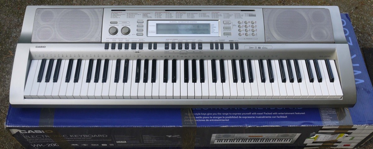 Casio WK-200 76-Key Piano Synthesizer 48 Note Polyphony Touch
