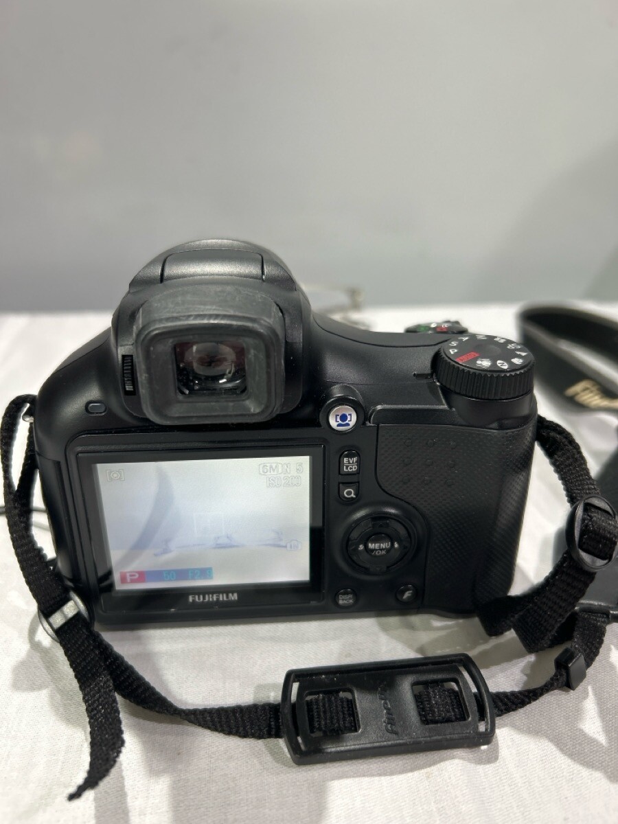 Fujifilm FinePix S Series S6000fd 6.3MP Digital Camera - Black for