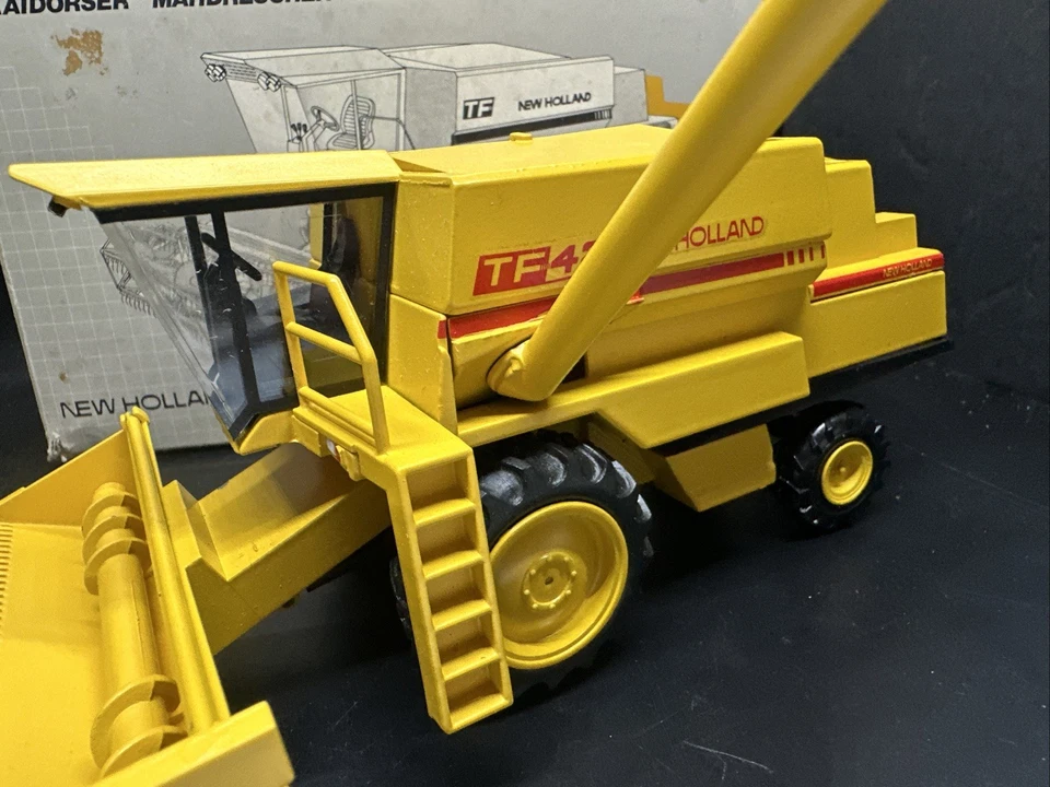 NZG #269 SPERRY NEW HOLLAND TF42 COMBINE 1/42 Scale W/ Box Made In GERMANY READ - Image 3 of 4