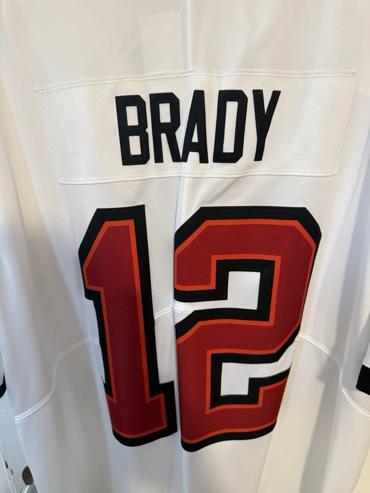 Camiseta deportiva Tom Brady Tampa Bay Buccaneers Nike Limited para hombre Foto 3 de 4