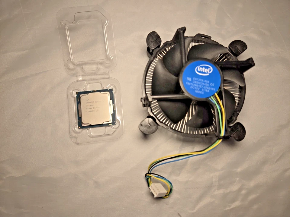 Intel Core i5-7600 3.8GHz Quad-Core Processor SR334 LGA1151 w/ Intel cooler - Image 3 of 4