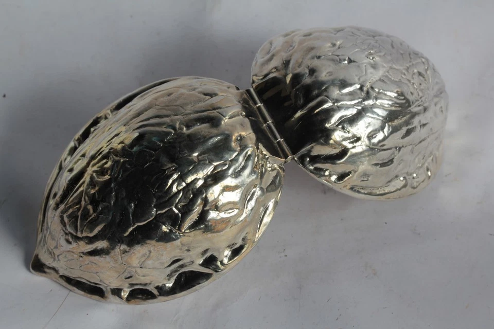 Schiaccianoci figurativo Noce gigante metallo argento (58741) - Immagine 3 di 4