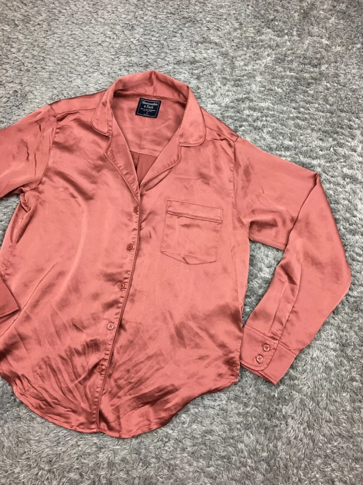 Camisa de pijama Abercrombie & Fitch para mujer talla pequeña roja/marrón abotonada sedosa Foto 2 de 4