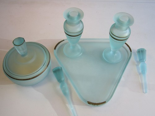 Neu Martinsville 7 Teile Blau Milchglas Art Deco Waschtisch Set mit achteckigen Platten - Bild 5 von 5