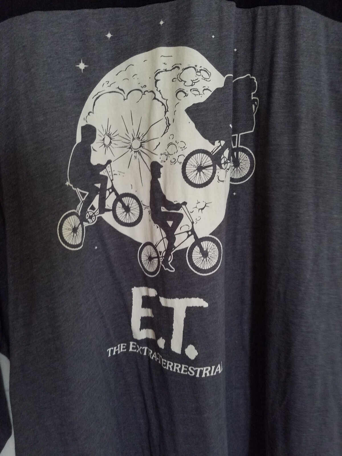 Universal Studios Graphic ET Extra Terrestrial Gr… - image 2