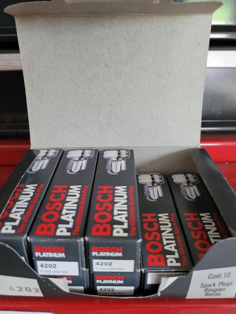 8-Pack BOSCH PLATINUM SPARK PLUGS 4202 - New
