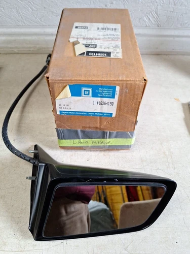 NEW OEM GM  LH Door Mirror 10264190 10284471 10268502