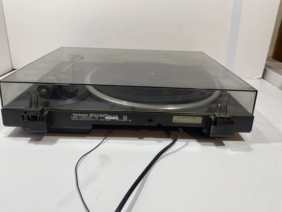 Technics SL QD33 Quartz Direct Drive Turntable  - Image 2 of 4