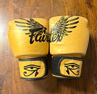 Fairtex Gold/Black Boxing Gloves Pair Wing Logo Eye Design 16 oz Adult Unisex