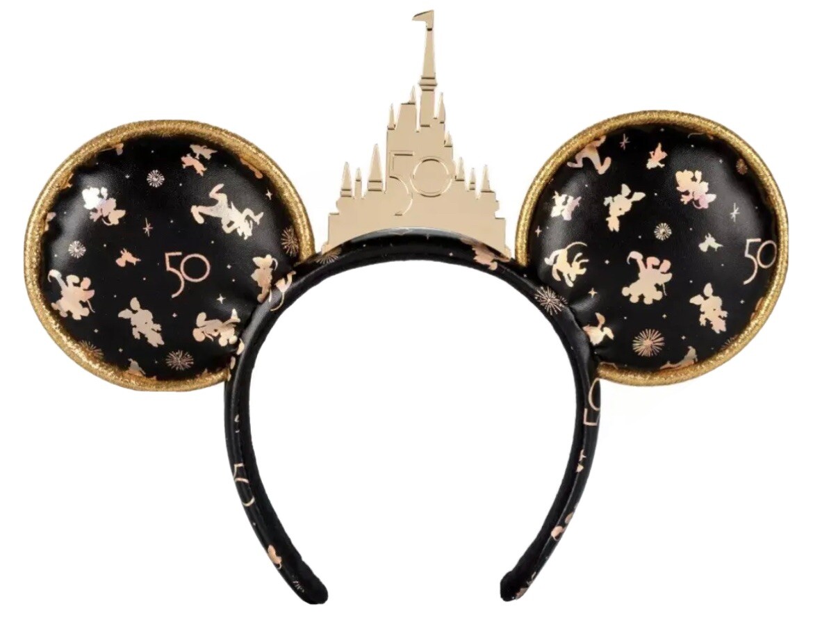 Disney World 50th Anniversary Gold Castle Grand Finale  display picture 3