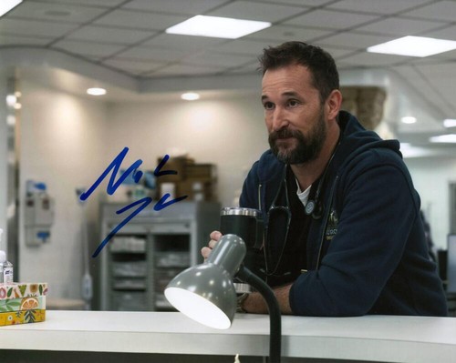 Noah Wyle Signed Autograph 8x10 Photo - Stud Michael Robinavitch on The Pitt - Picture 4 of 4
