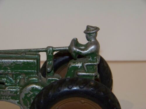 Vintage 1940’s Ertl John Deere Model A Toy Tractor with Driver. Cast Aluminum. - Picture 6 of 10