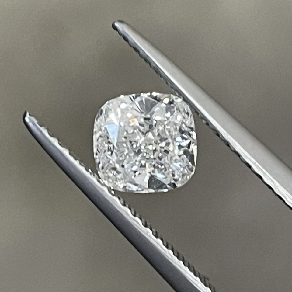 GIA Certified Natural Loose Diamond 1.00 Ct Cushion Cut F VS2 For Jewelry Ring - Image 3 of 4