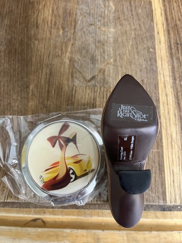Just The Right Shoe With Compact Mirror. - Bild 3 von 4