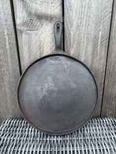 Antique Vintage Rough Hewn Cast Iron Skillet Griddle Pan Unmarked 10&rdquo; Rustic