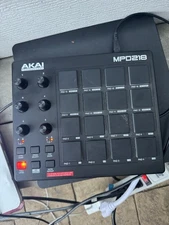 AKAI Professional MPD218 - USB MIDI Controller with 16 MPC Drum Pads, 6 Knobs/JA