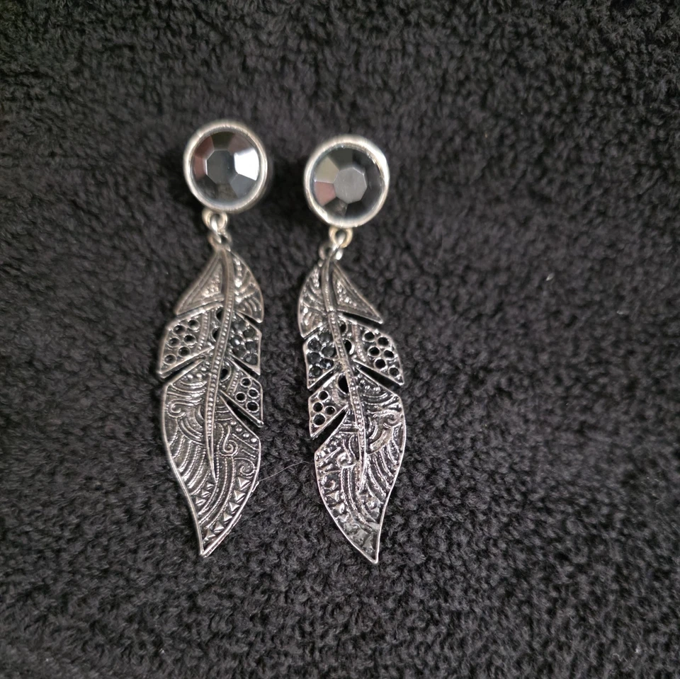 00 规格水钻羽毛耳环全新无标签 O 戒指背 — 第 2/4 张图片