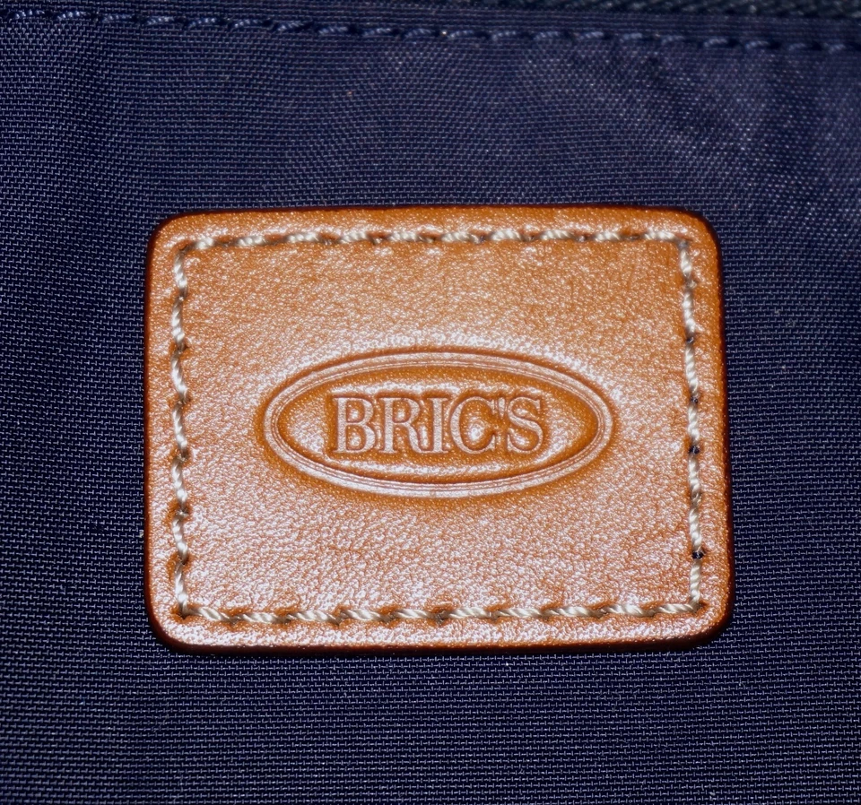 Bandolera delgada de nailon azul marino pequeña de BRIC'S (bolsa a presión con inserción de mano) 8x9 Foto 4 de 4