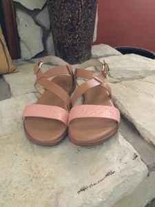 findra strappy sandal