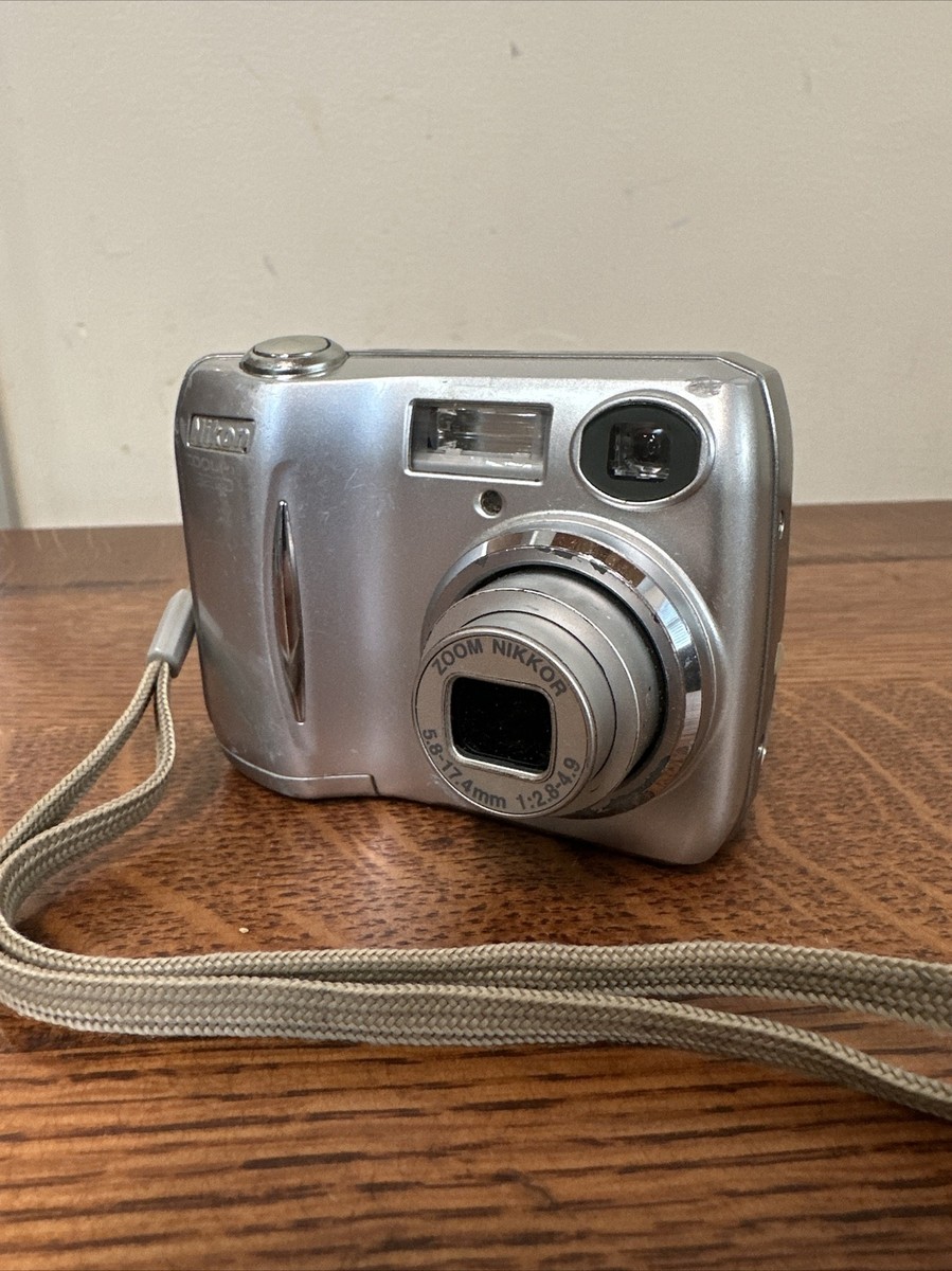 Nikon Coolpix E3200 3.2MP Compact Point & Shoot Digital Nikon Coolpix E3200 3.2MP Compact Point & Shoot Digital