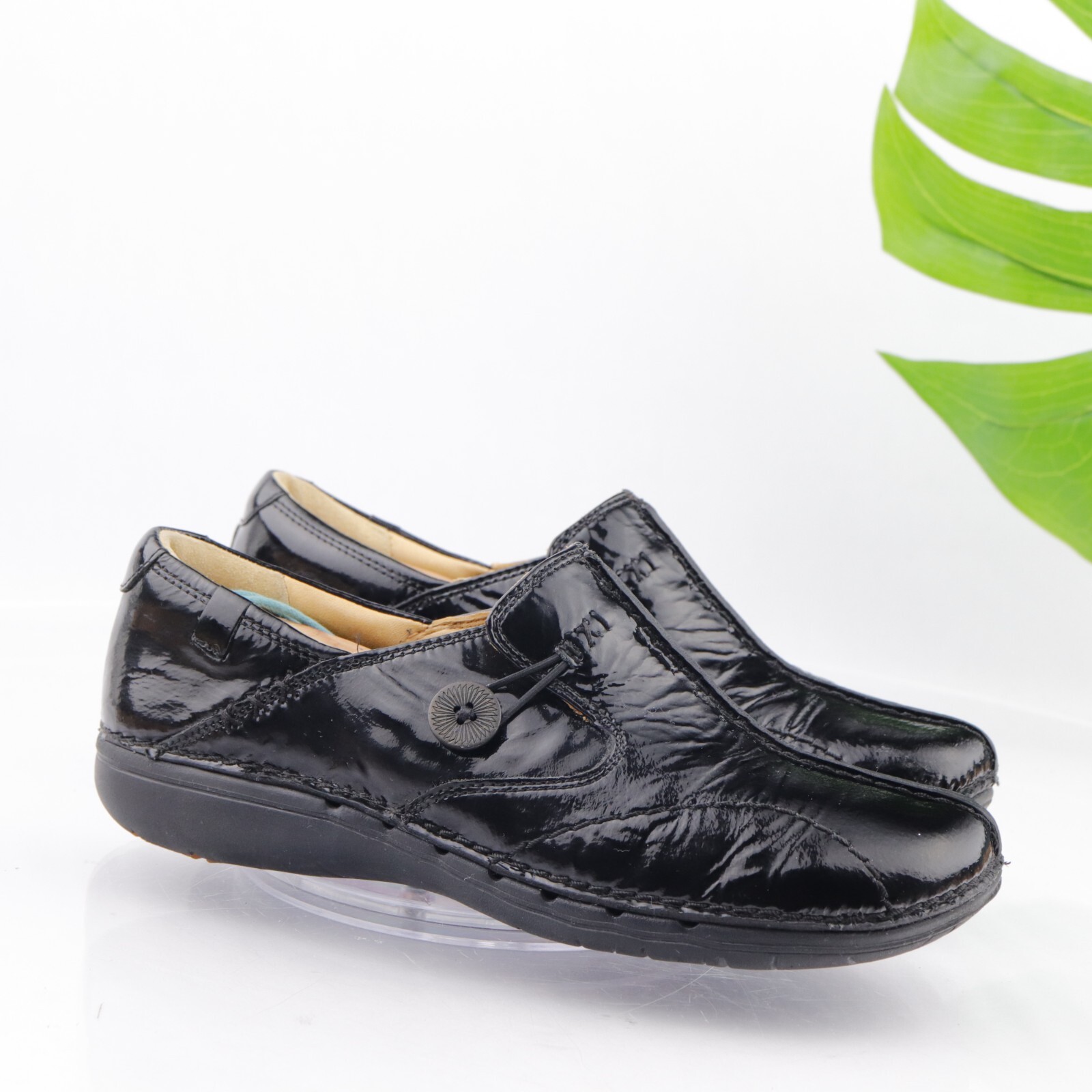 Clarks Women's Un Loop Loafer Size 7.5 N Slip On … - image 1